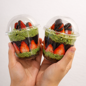 Pistachio Kunafa Strawberry Bobocup